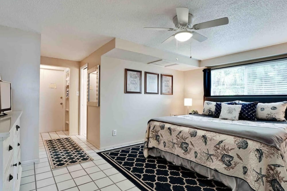 Gorgeous Waterfront Mermaid's Retreat Wows - photo 12