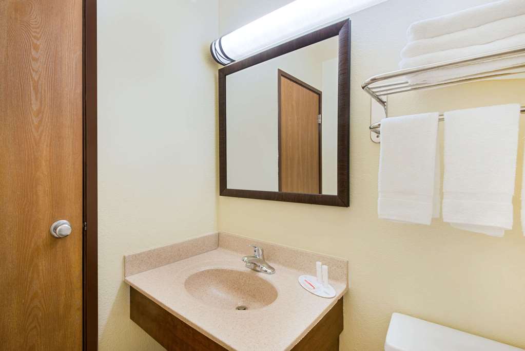 Super 8 by Wyndham Ripley - photo 8