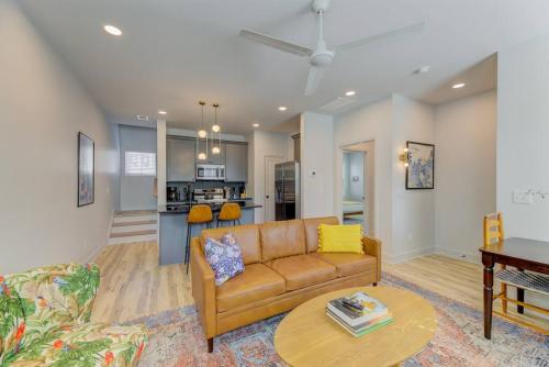 6 King BR Across from Township — 4-Star Luxury Hotel in Columbia, United States