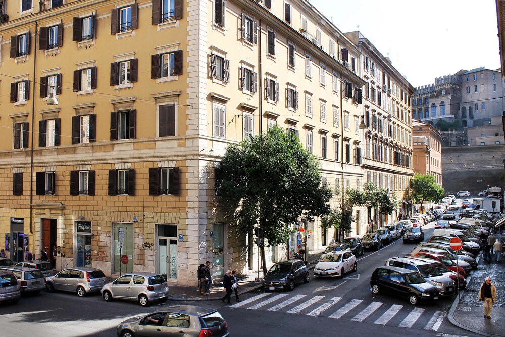 Vatican Santamaura 39 — 4-Star Luxury Hotel in Rome, Italy