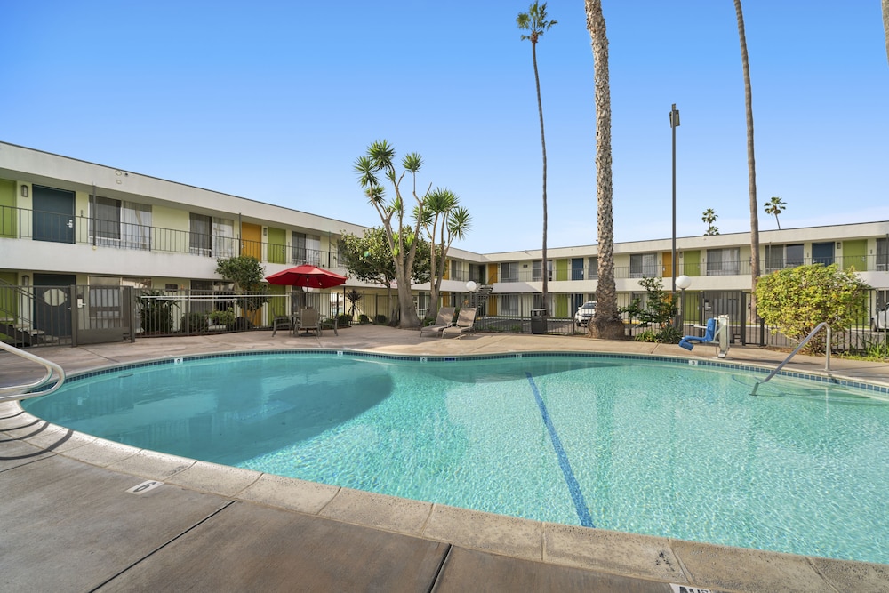 Vagabond Inn Ventura - photo 31