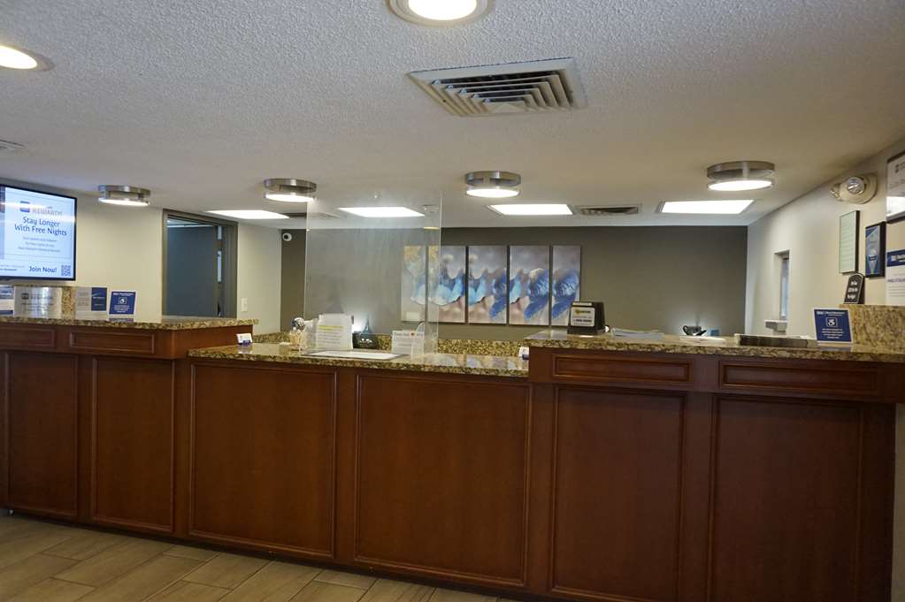Best Western Tallahassee Downtown Inn & Suites - photo 4