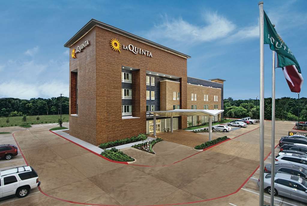 La Quinta Inn & Suites by Wyndham College Station South - photo 5