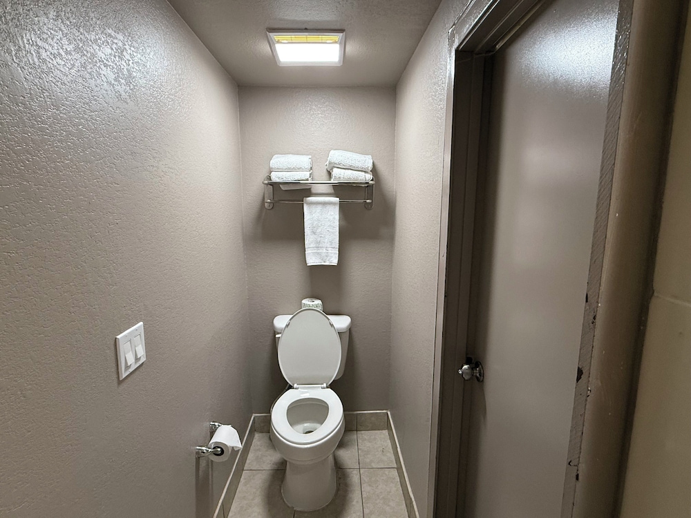 Red Roof Inn Austin Round Rock - photo 13