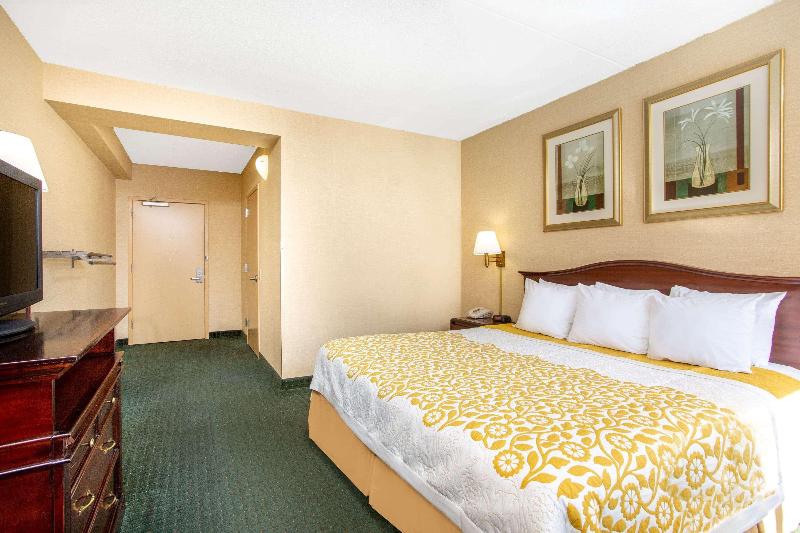 Days Inn By Wyndham College Park - photo 6