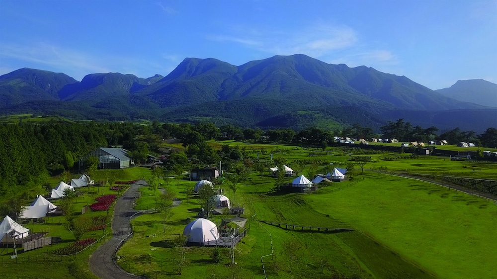 Kujuhanakoen Campingresort Hanatohoshi — Taketa