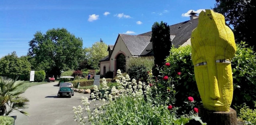 Anjou Golf et Country club pet-friendly hotel Champigne