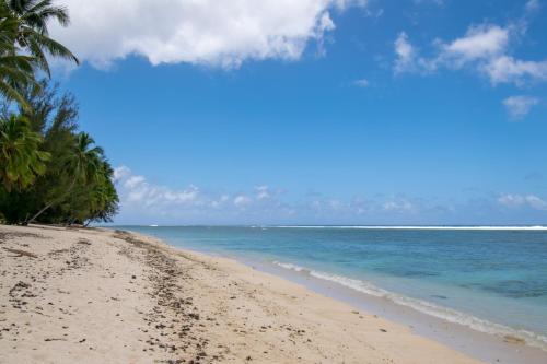 Shoreline Escape Rarotonga — Unknown City