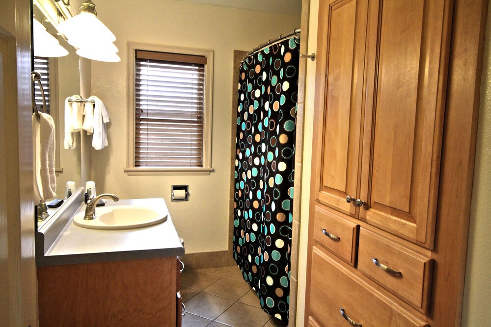 Peach Tree Inn & Suites - photo 46