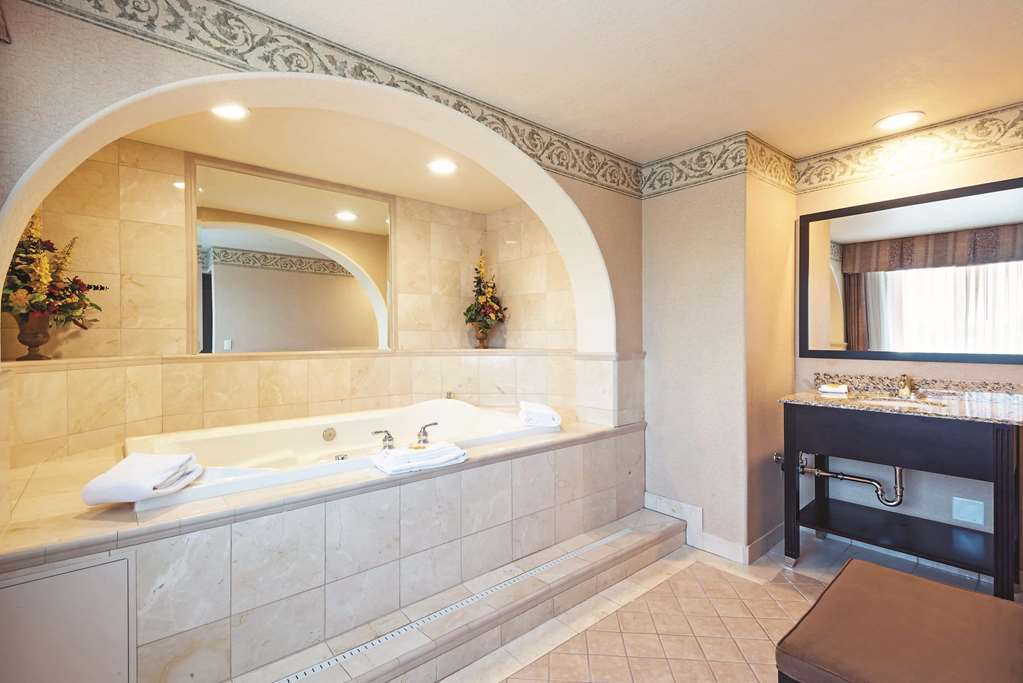 La Quinta Inn & Suites by Wyndham Boise Towne Square - photo 22