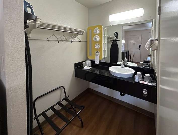 Motel 6 Bellflower CA Los Angeles - photo 12