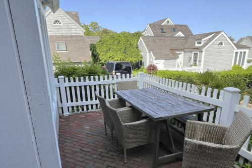 Shoreline Escape in Mashpee, United States