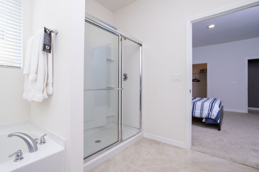 Gorgeous 5Bd w Pool & Jacuzzi @ Solterra Resort 6071 - photo 34