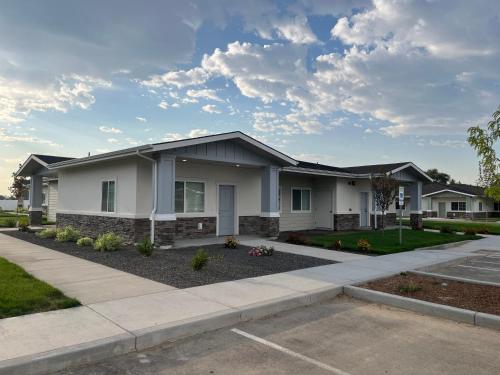 Autumn Leaf Apartments — 4-Star Luxury Hotel in Nampa, United States
