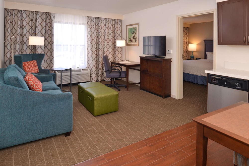 Hampton Inn & Suites Pueblo Southgate - photo 29