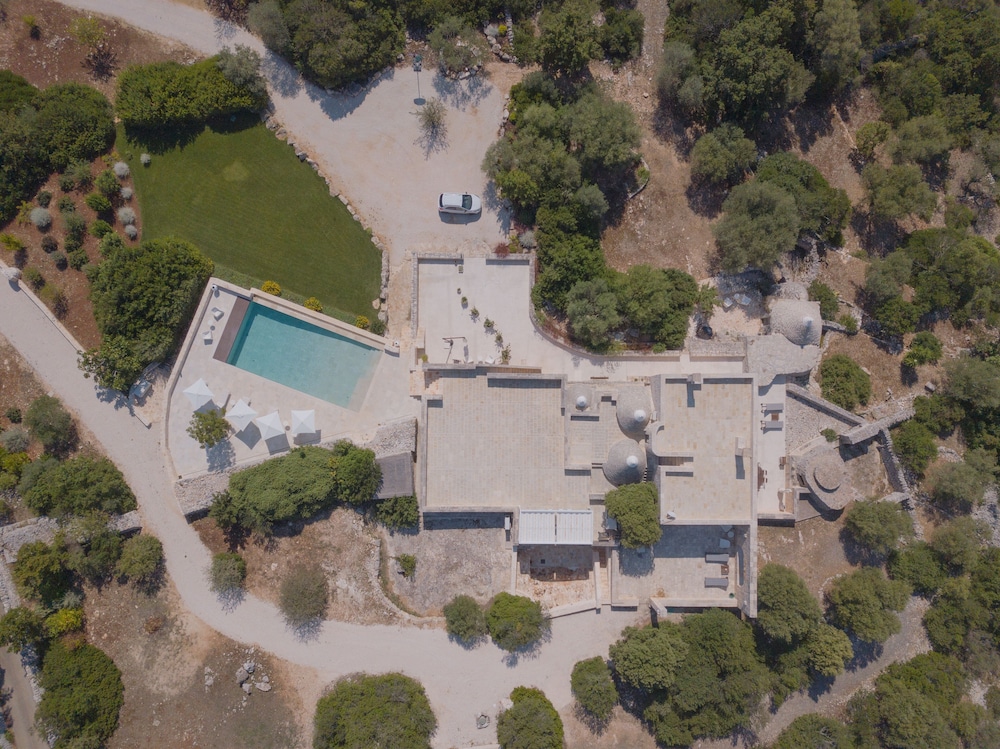 HelloAPULIA Masseria Minetta Scenic Villa Escape Pet friendly — 4-Star Luxury Hotel in Cisternino, Italy