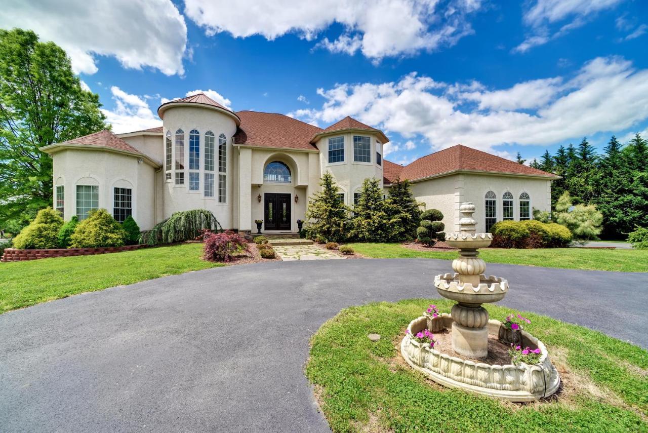 Whispering Oak Mansion - last minute hotel in Bear