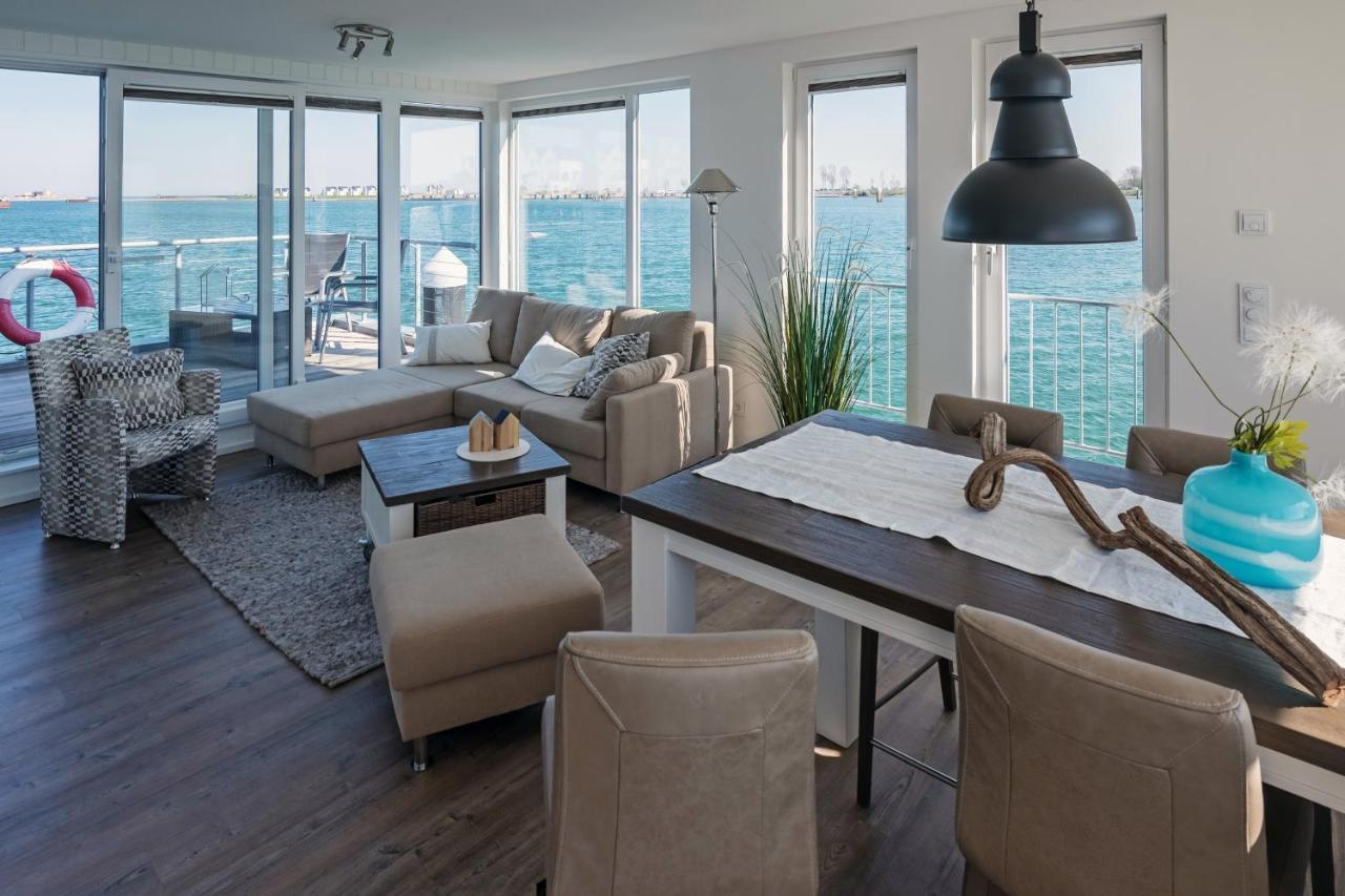 Schwimmendes Ferienhaus Antares One by Seeblick Ferien ORO rundum Wasser Sauna — 4-Star Luxury Hotel in Kappeln, Germany