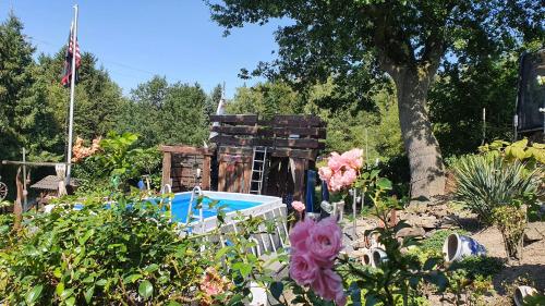 FRANKES LODGE Apartment mit Garten und Pool 6 Einzelbetten Parkplatz — 4-Star Luxury Hotel in Essen, Germany