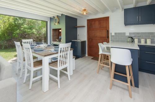 The Blue Cabin — 4-Star Luxury Hotel in Hermanus, South Africa