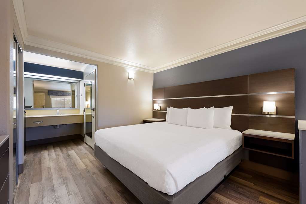 Best Western Inn & Suites Lemoore - photo 17