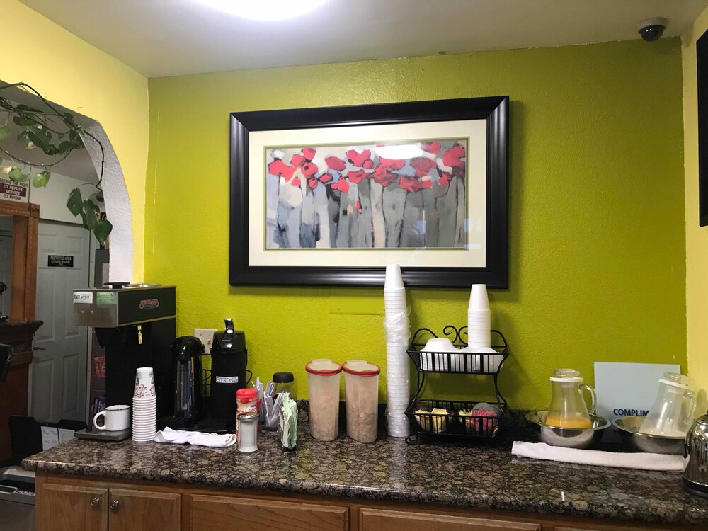 99 Palms Inn & Suites - photo 36