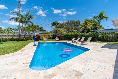 Hollywood Paradise Luxury 4BR 3BA Home and Outdoor Fun with Heated Pool — 4-Star Luxury Hotel in Hollywood, United States