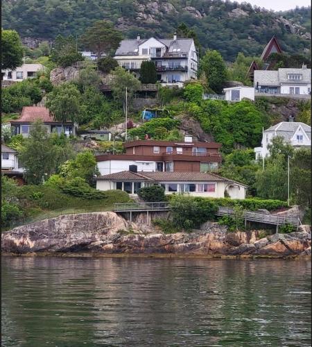 Villa med panoramautsikt stor uteplass og 100 m fra badestrand — 4-Star Luxury Hotel in Bergen, Norway