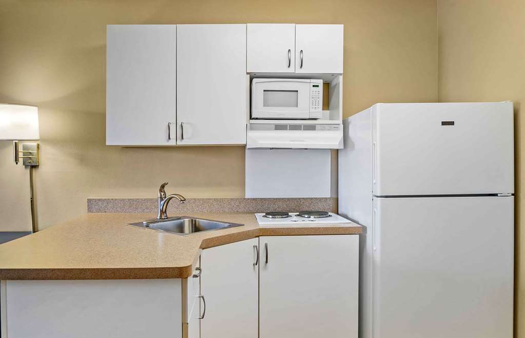 Extended Stay America Select Suites Grand Rapids Kentwood - photo 10