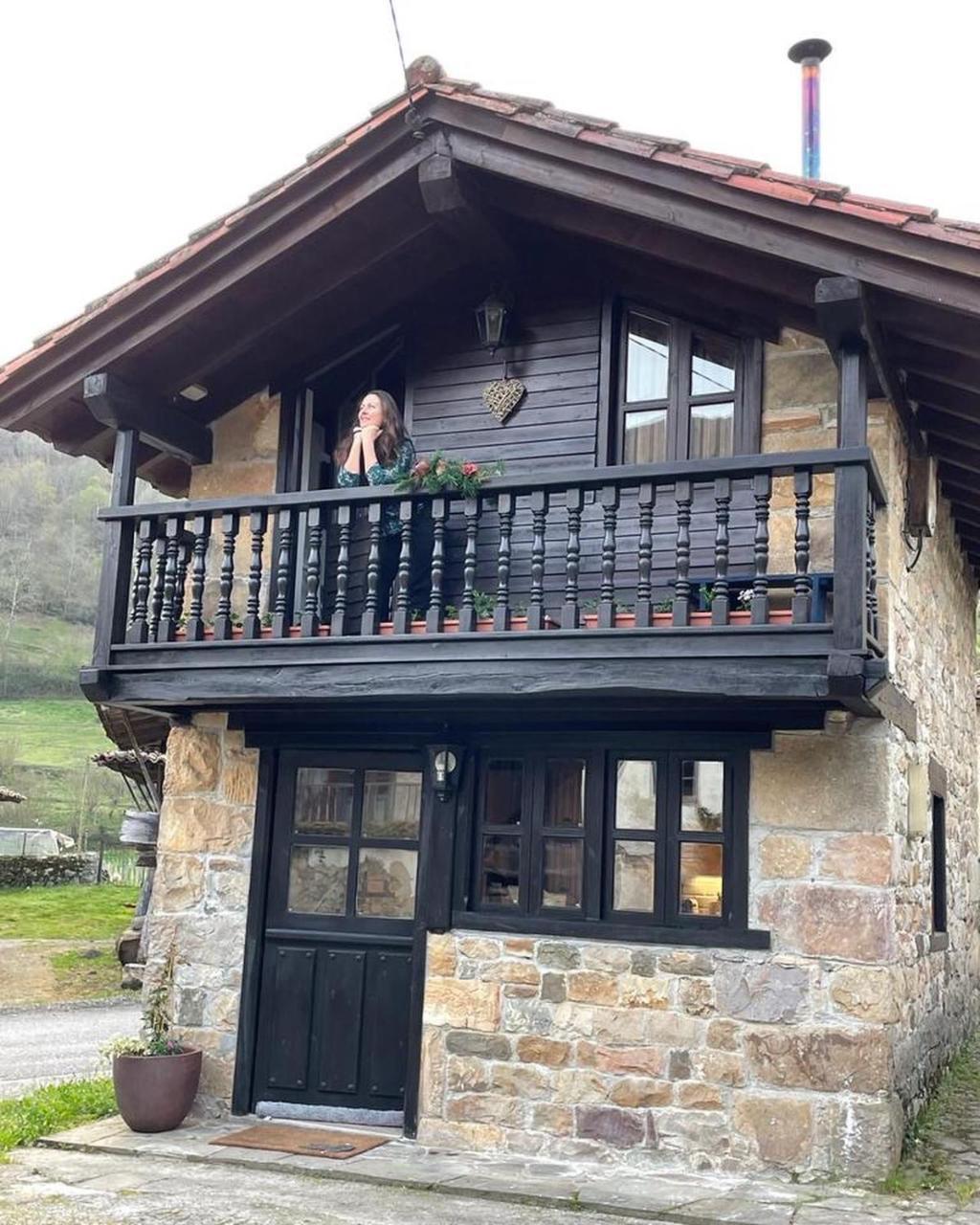 La Casita De Olivia Espinaredo — Pilona