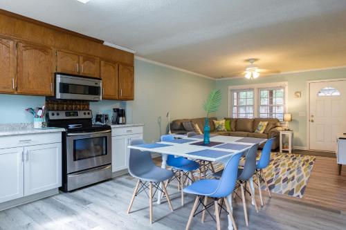 Beach Happy by Oak Island Accommodations - photo 34