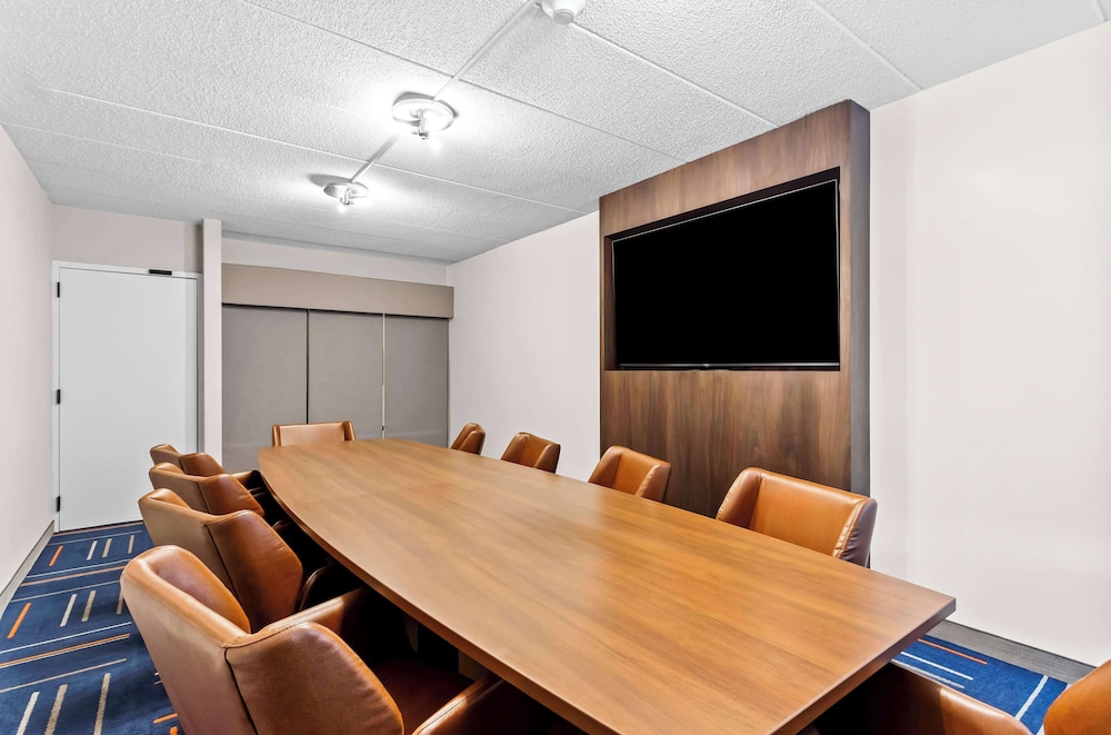 Hampton Inn Chicago Naperville - photo 32