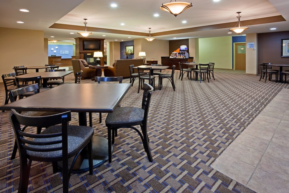 Holiday Inn Express Devils Lake by IHG - photo 40