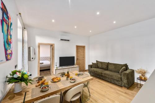 Loggias Somptueux 4 Pieces Parking Terrasse Menton in Menton, France