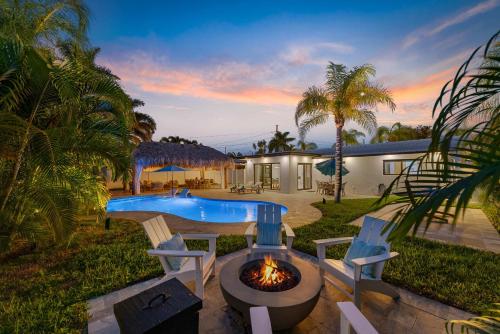 Tiki Hut Paradise Mins to Beach w Fire Pit in Fort Lauderdale, United States