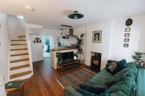 Unique Cottage in the heart of Ulverston — 4-Star Luxury Hotel in Ulverston, United Kingdom