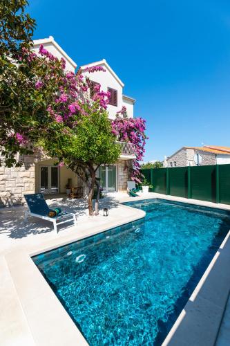 Apartment Bracholet — 4-Star Luxury Hotel in Supetar, Croatia