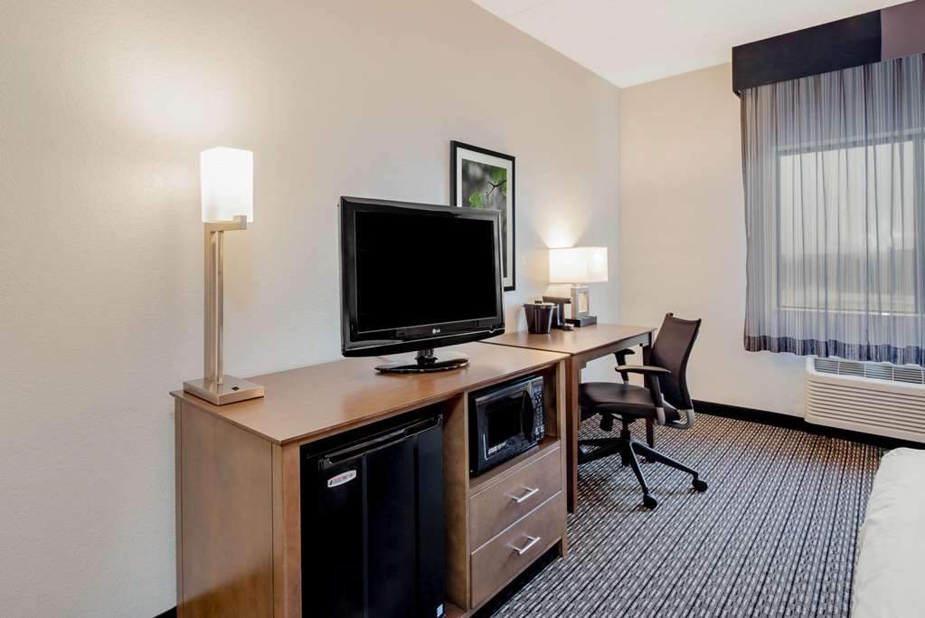 La Quinta Inn & Suites by Wyndham Baltimore BWI Airport - photo 63