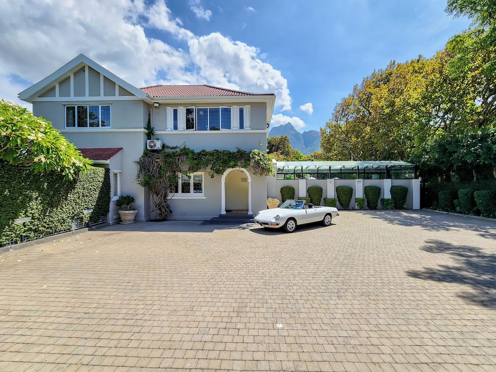 Roodenburg House — 4-Star Luxury Hotel in Cape Town, South Africa