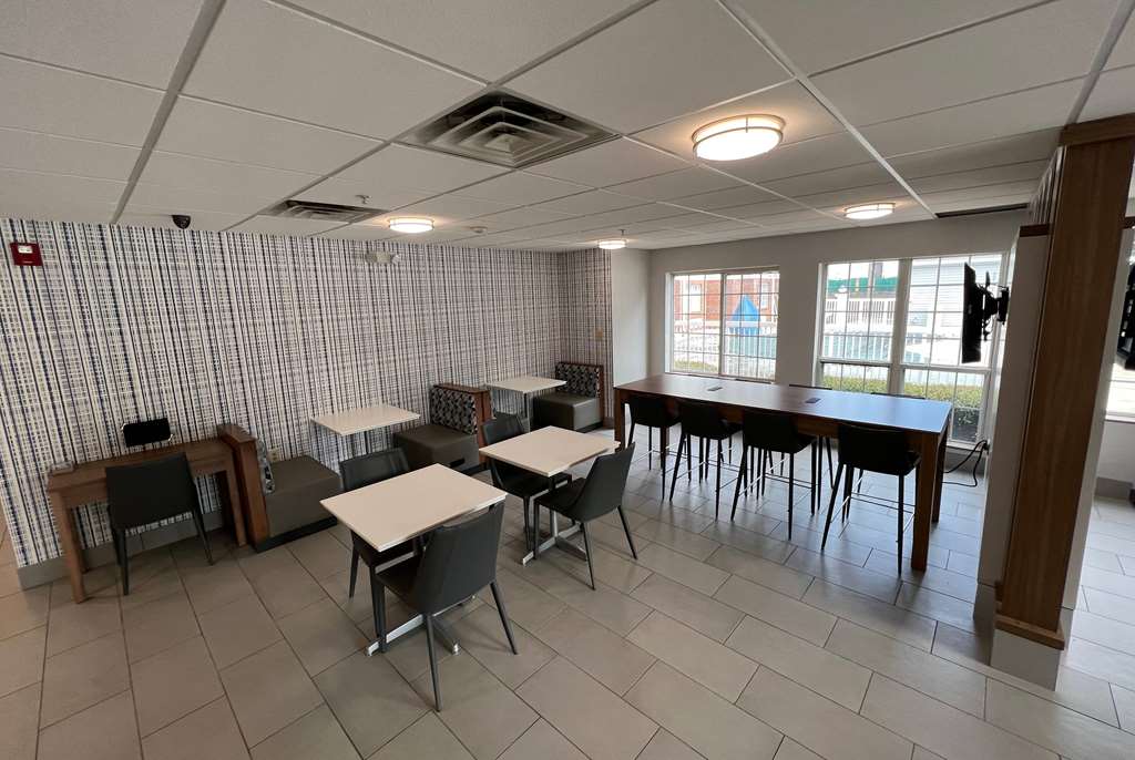 Microtel Inn & Suites by Wyndham Charlotte Northlake - photo 3