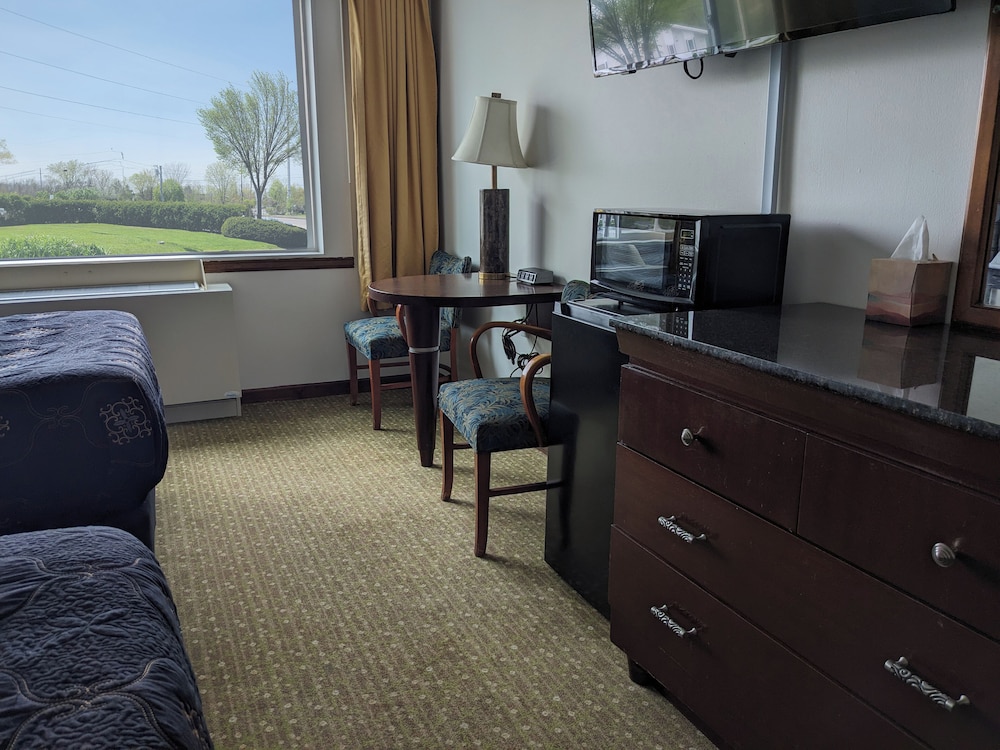 South Side Inn Burlington - photo 16