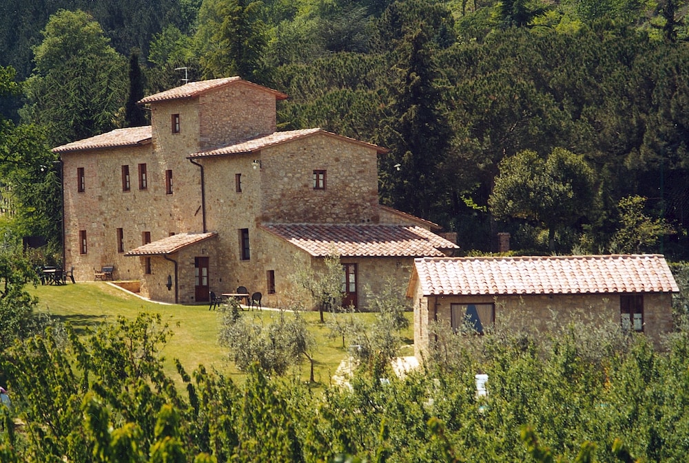 Frateria Di San Benedetto — 4-Star Luxury Hotel in Montepulciano, Italy