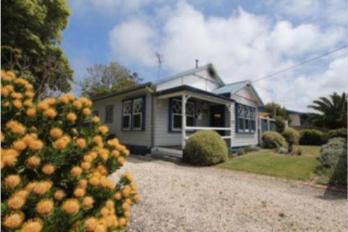 Lighthouse Retreat Pet Friendly Free Wifi in Apollo Bay, Australia