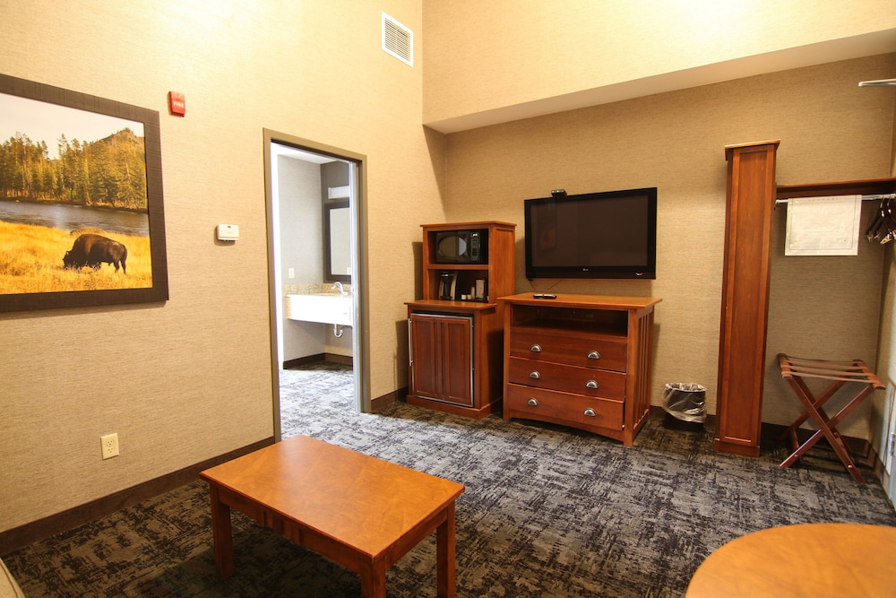 Casper C'mon Inn Hotel & Suites - photo 18