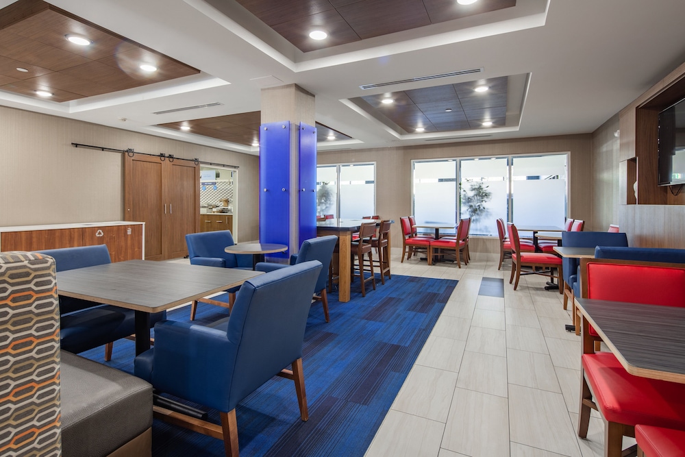 Holiday Inn Express & Suites Chattanooga by IHG - photo 59