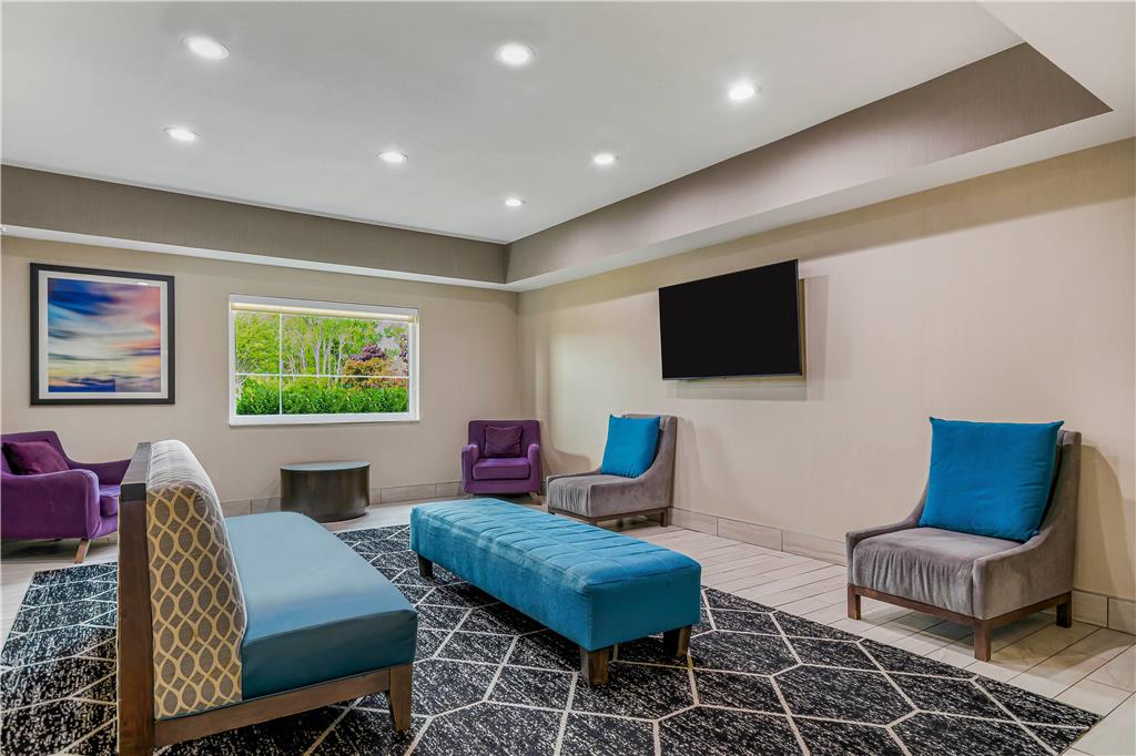 La Quinta Inn & Suites by Wyndham Batavia - photo 6