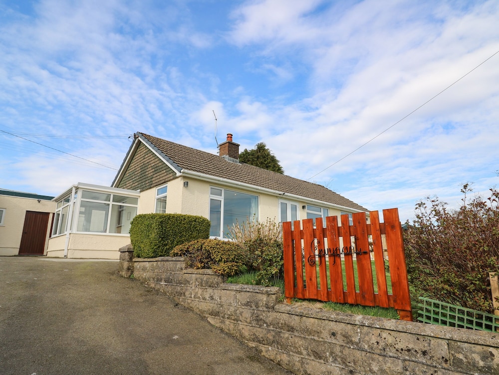 Gwynant — 4-Star Luxury Hotel in Tregaron, United Kingdom