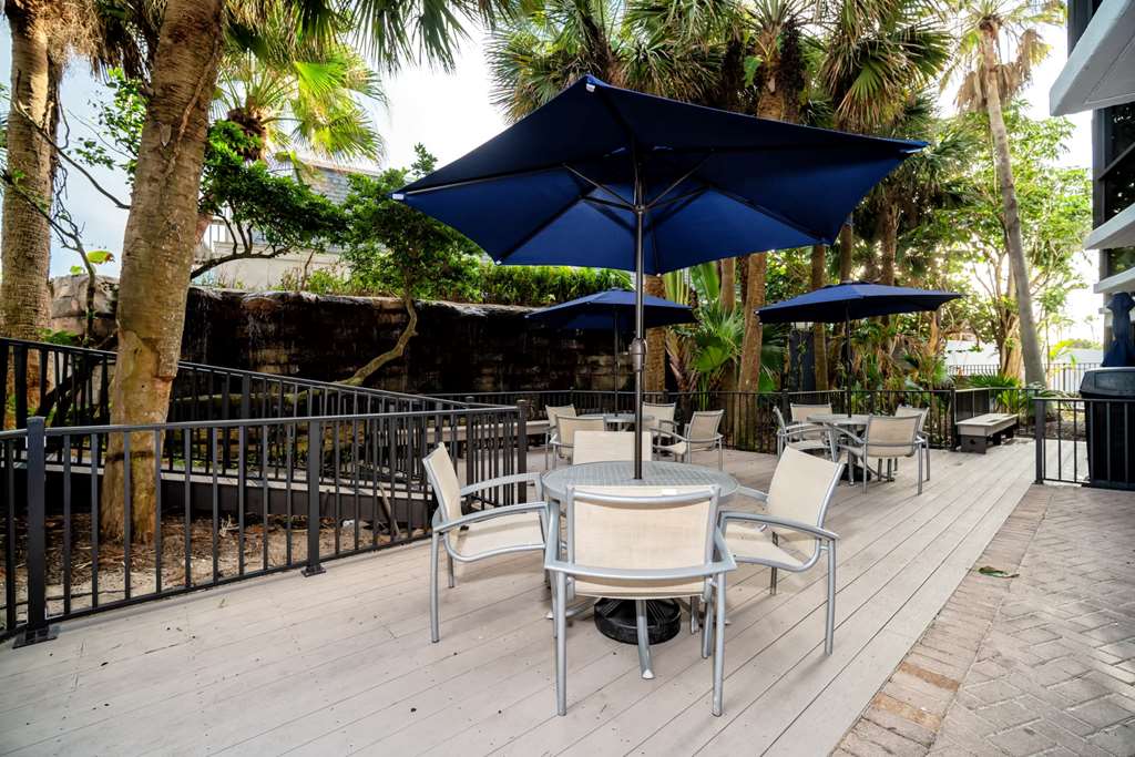 La Quinta Inn & Suites by Wyndham Cocoa Beach Oceanfront - photo 44
