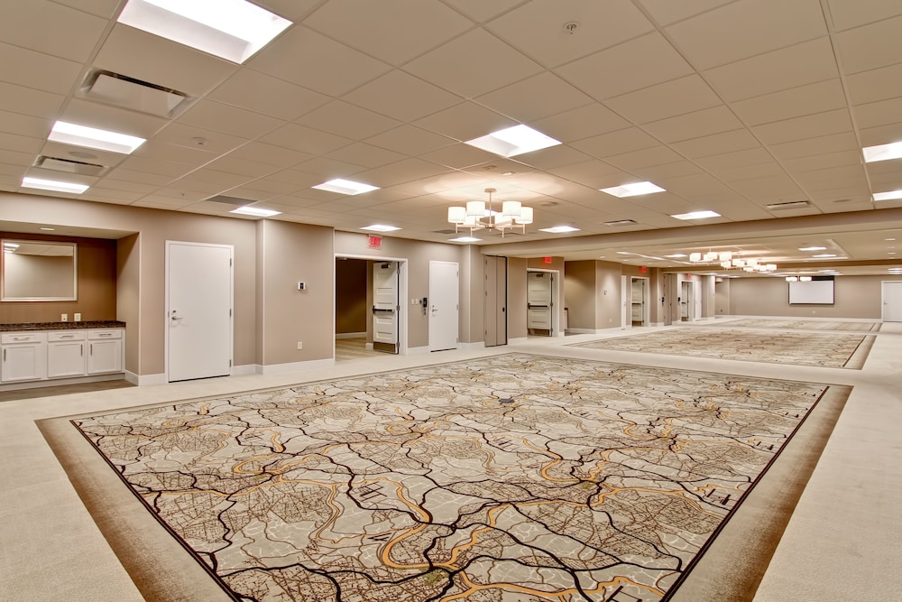 Hampton Inn & Suites Cincinnati Downtown - photo 38