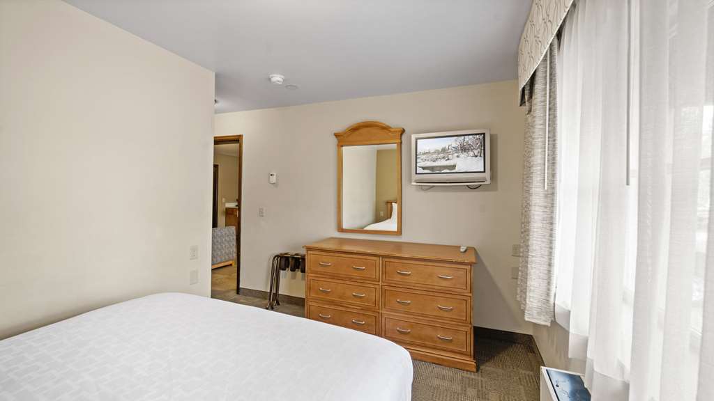 Clarion Hotel & Suites Fairbanks near Ft. Wainwright - photo 46